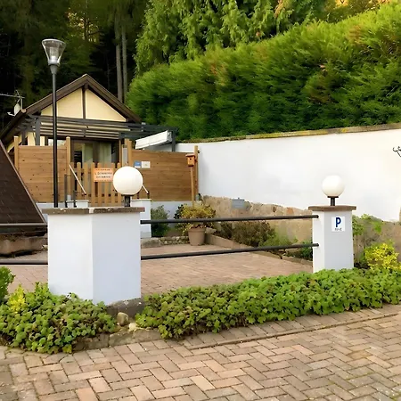 La Petite Maison Des *