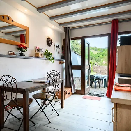 La Petite Maison Des *