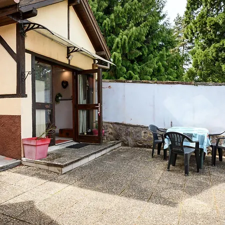 La Petite Maison Des *